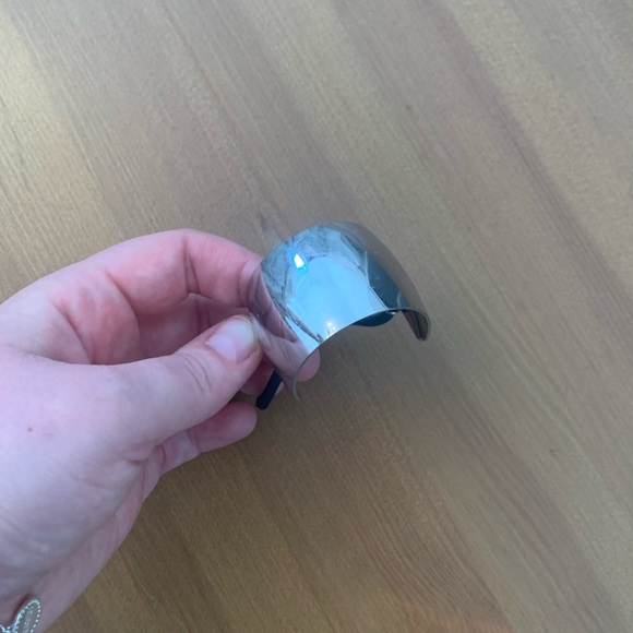 *Free with $25 purchase* Banana Republic Silver Hair Accessory - Picture 3 of 4